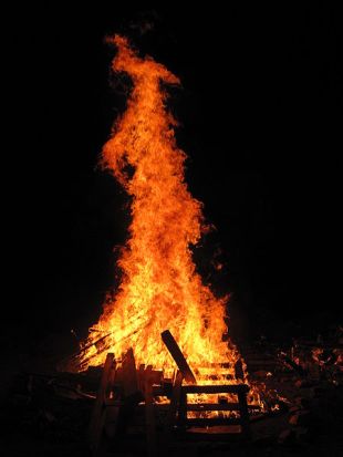 450px-Lag_BaOmer_bonfire